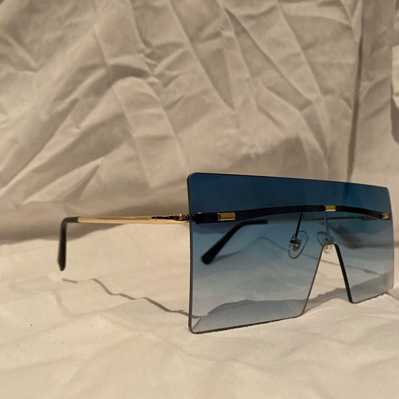 Sunglesses - Picture 12 of 16